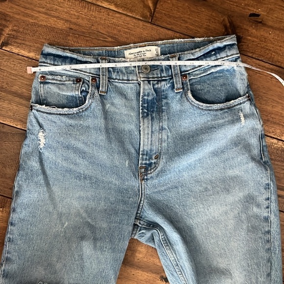 A&F Curve Love The 90’s Straight Ultra High Rise Blue Jeans Size 27/4s - Picture 8 of 10
